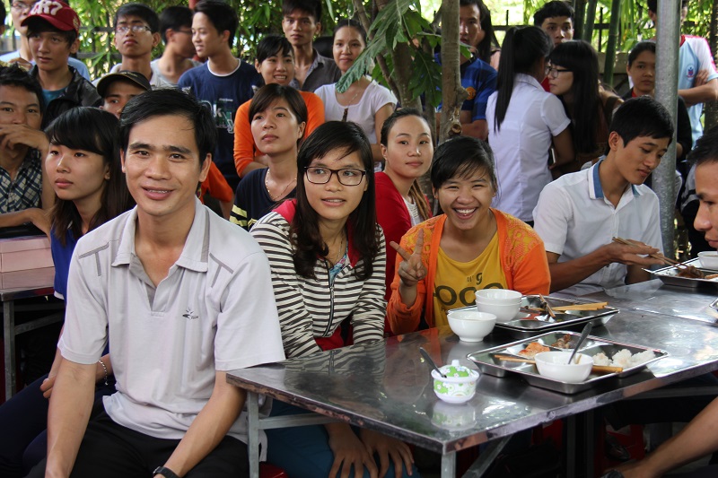 Học sinh, sinh viên dùng bữa tại Quán Cơm Xã Hội Huế